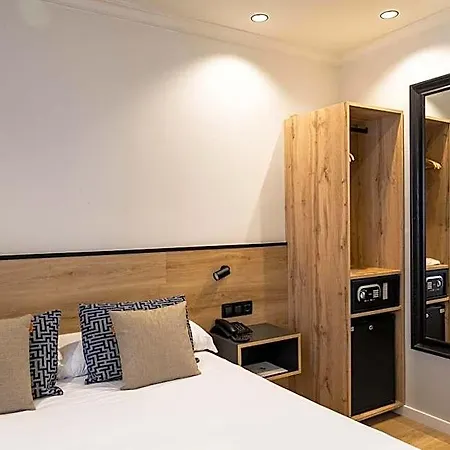 Hotel Adonis Capital 2*