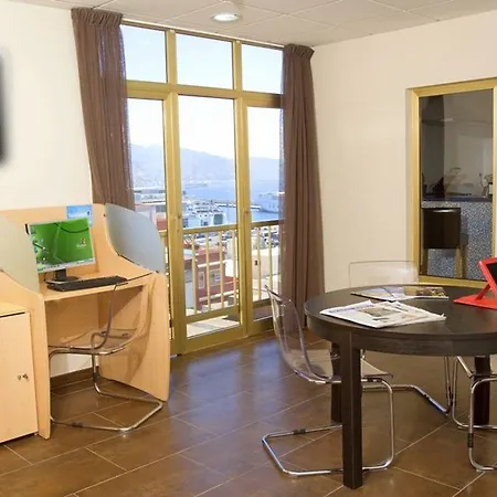 Adonis Capital Hotel 2*