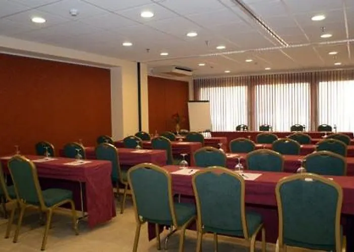 阿多尼斯资本酒店 2*