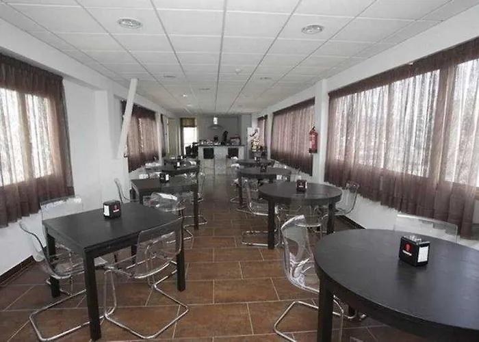 阿多尼斯资本酒店 2*