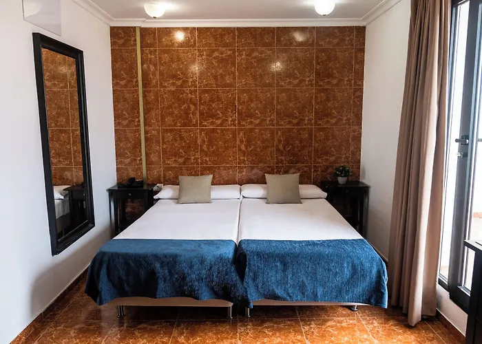 Hotel Adonis Capital 2*