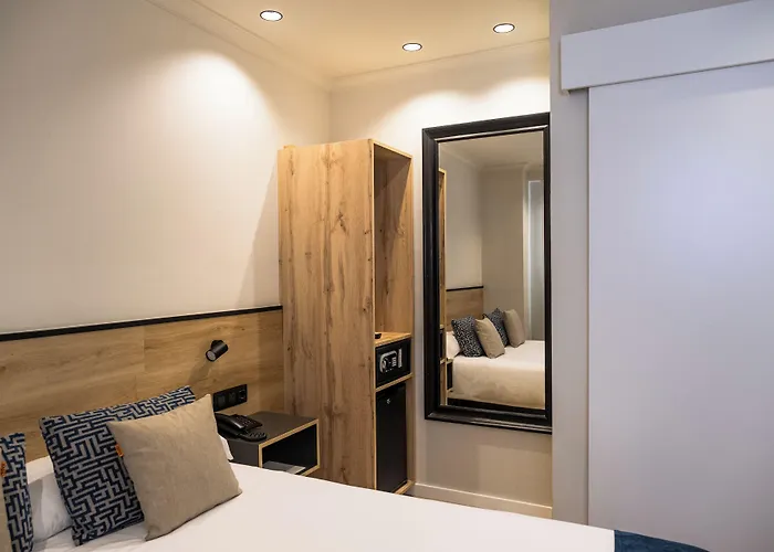 Adonis Capital Hotel